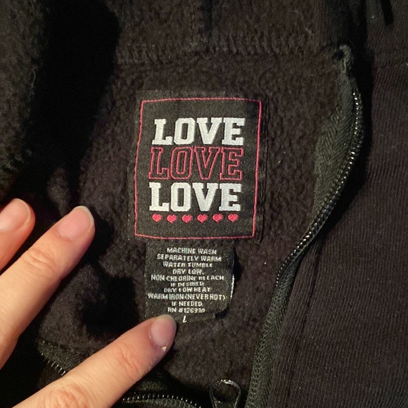 LOVE LOVE LOVE - Black Cropped Sweatshirt (L) - Picture 3 of 5